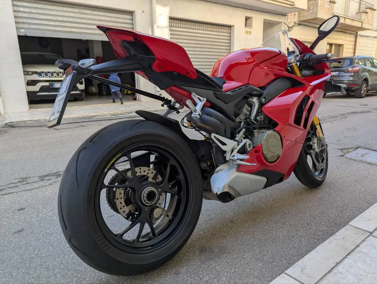 Ducati Panigale V4 S 1100 (2020) (4)