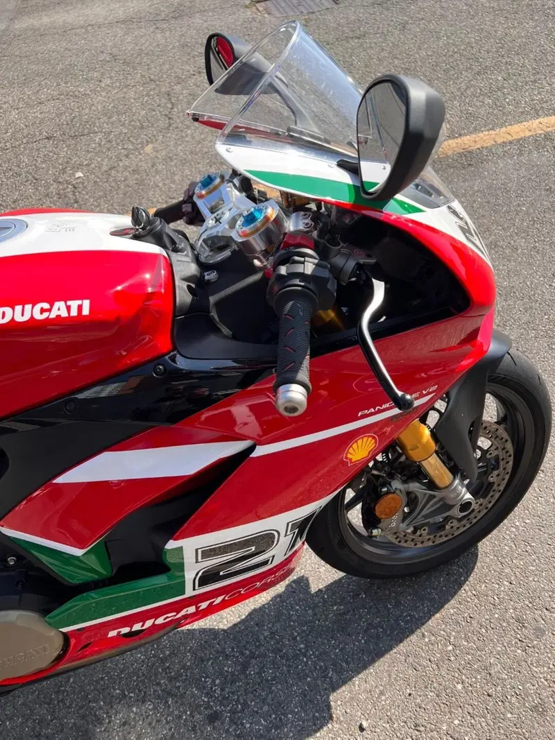 Ducati Panigale V2 Bayliss 1st Championship 20th Anniversary (2021 - 24) (4)