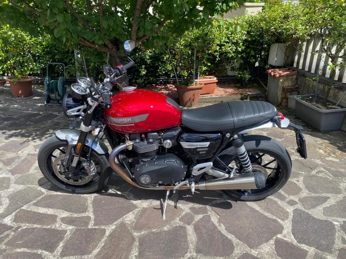 Triumph Speed Twin 1200 Stealth Edition (2024)