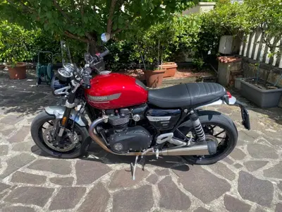 Triumph Speed Twin 1200 Stealth Edition (2024) usata