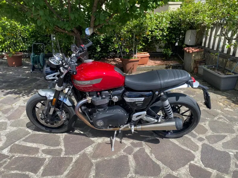 Triumph Speed Twin 1200 Stealth Edition (2024)