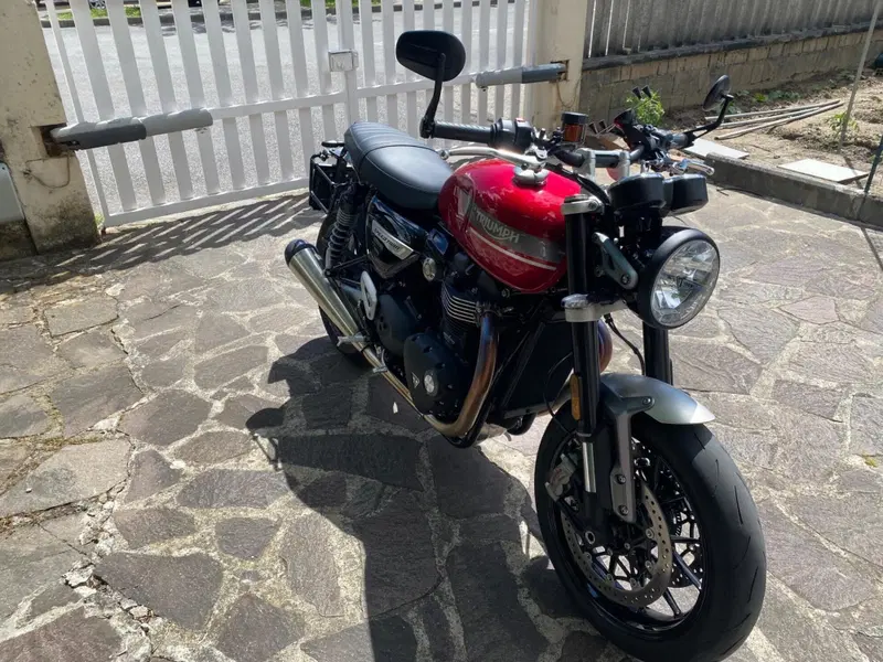Triumph Speed Twin 1200 Stealth Edition (2024) (3)