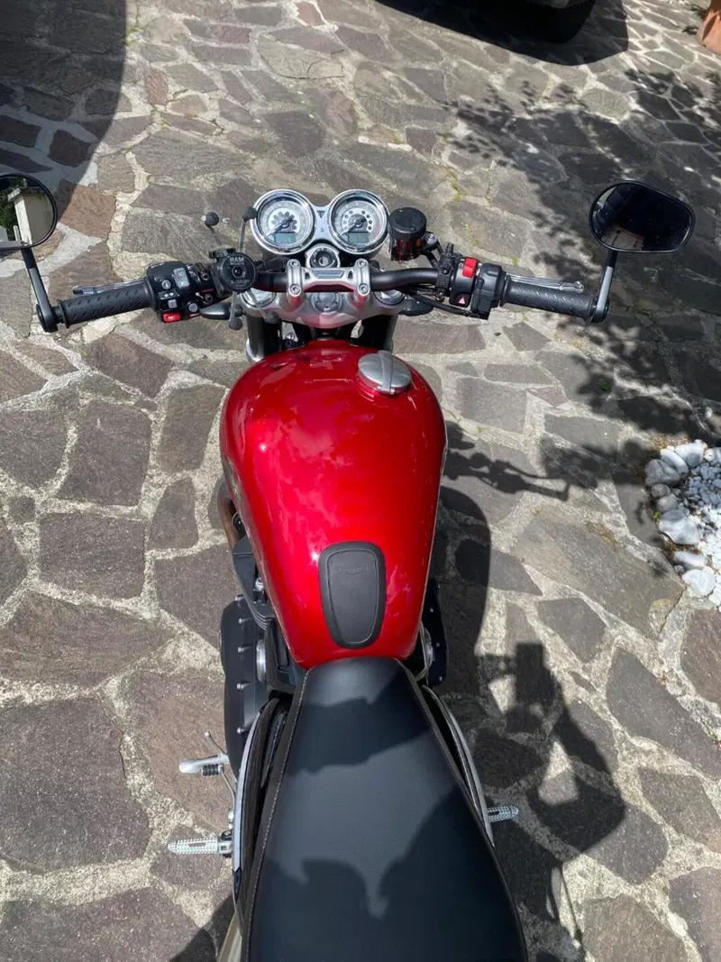 Triumph Speed Twin 1200 Stealth Edition (2024) (4)