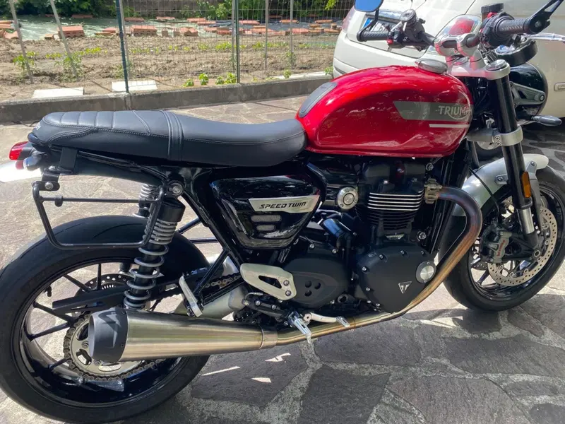Triumph Speed Twin 1200 Stealth Edition (2024) (8)