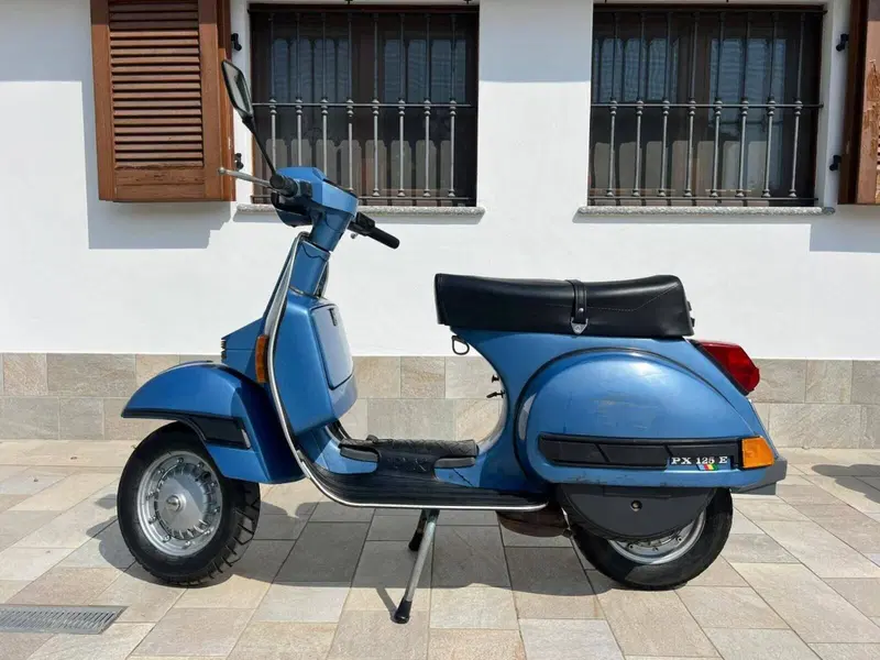 Piaggio Vespa 125 PX (2)