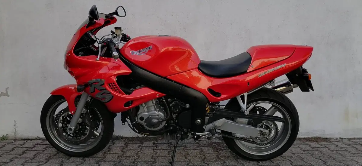 Triumph 955i sprint rs (3)