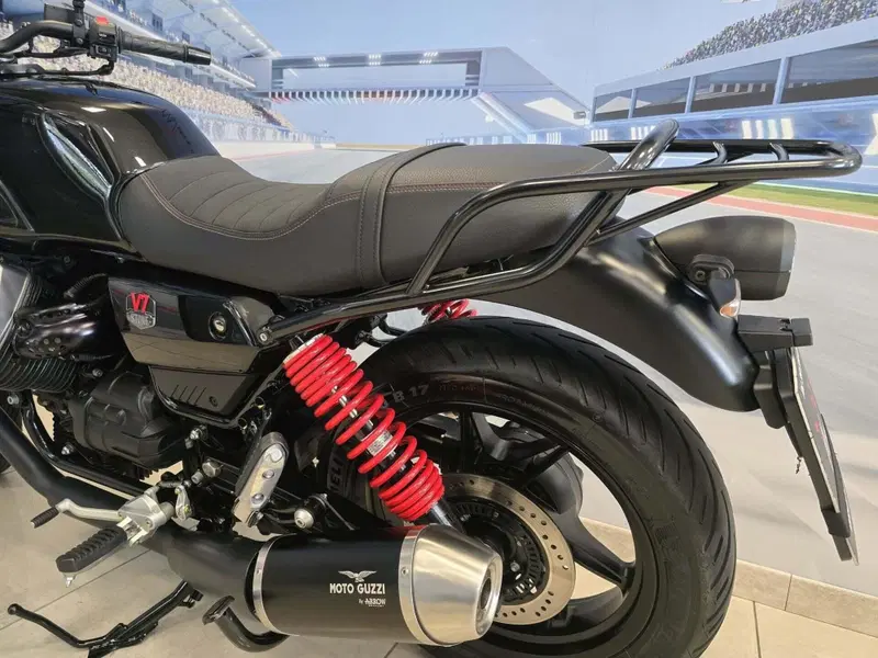 Moto Guzzi V7 Stone Special Edition (2022 - 25) (7)