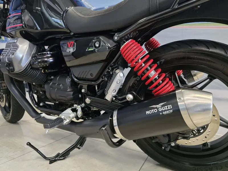 Moto Guzzi V7 Stone Special Edition (2022 - 25) (8)