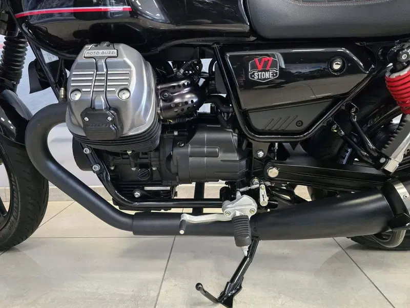 Moto Guzzi V7 Stone Special Edition (2022 - 25) (9)