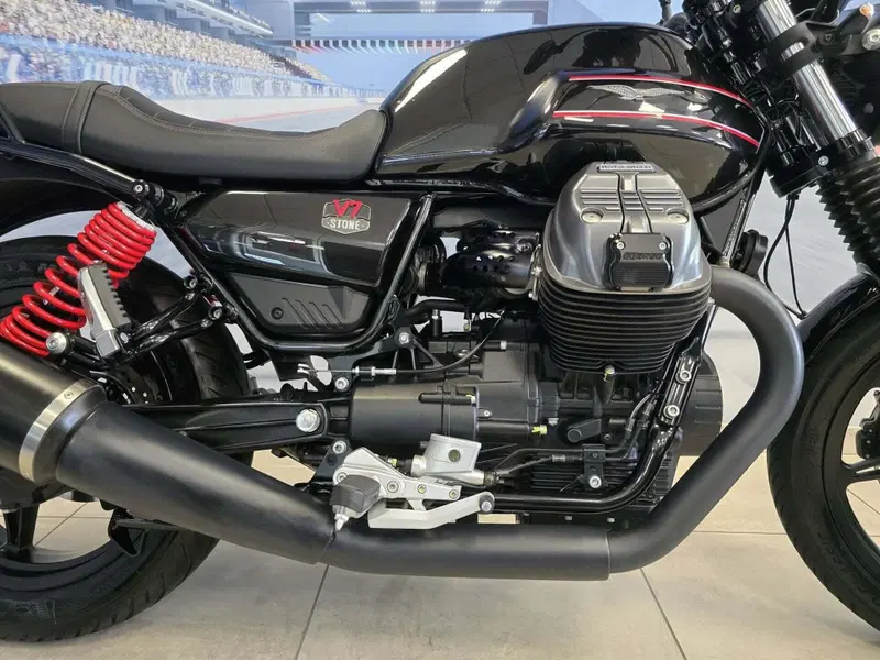 Moto Guzzi V7 Stone Special Edition (2022 - 25) (17)