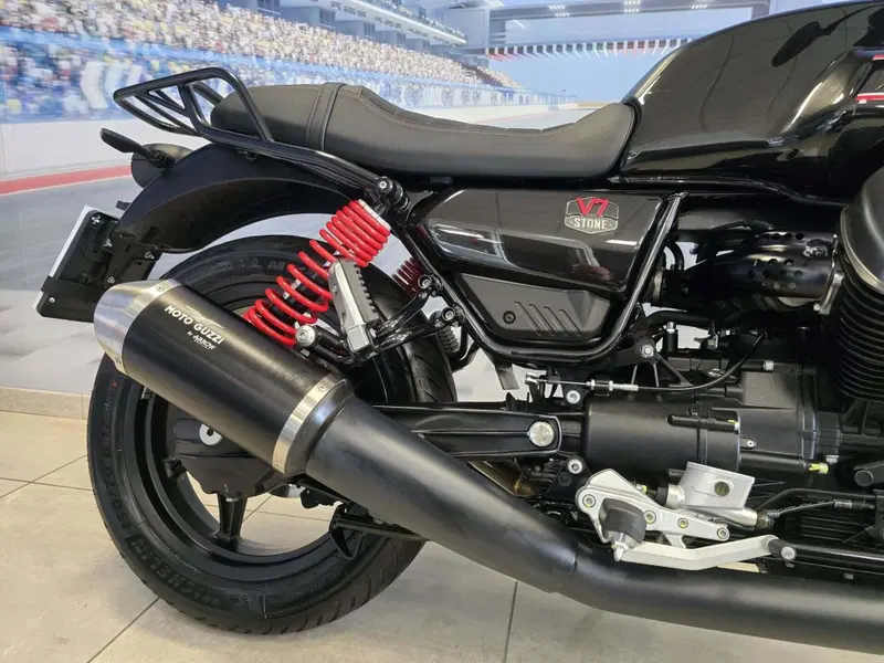 Moto Guzzi V7 Stone Special Edition (2022 - 25) (18)