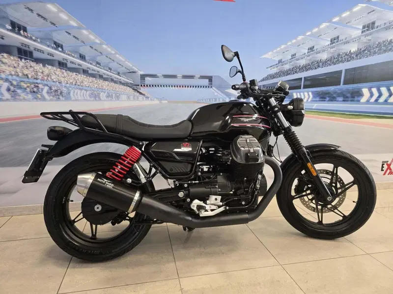 Moto Guzzi V7 Stone Special Edition (2022 - 25) (19)