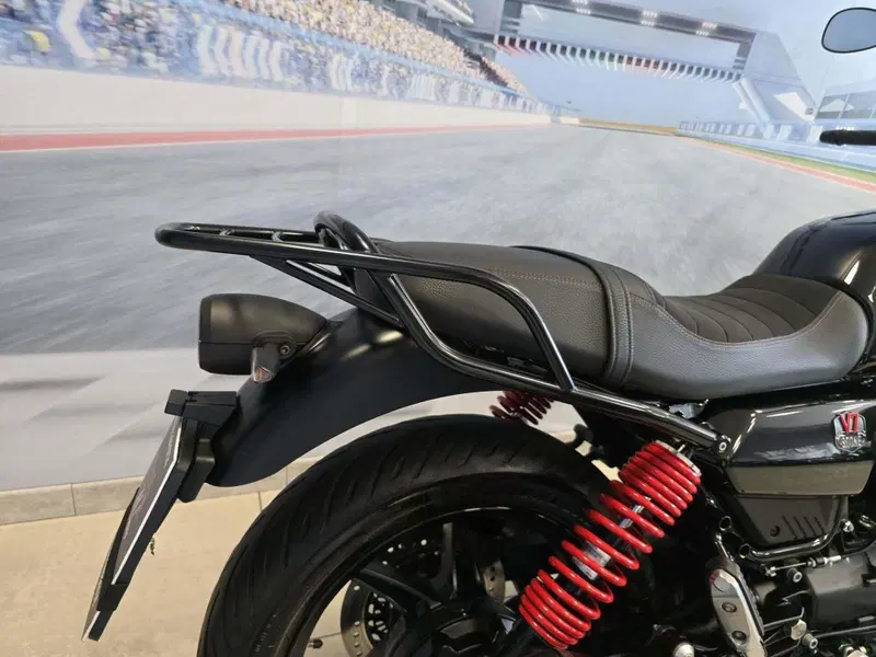 Moto Guzzi V7 Stone Special Edition (2022 - 25) (20)