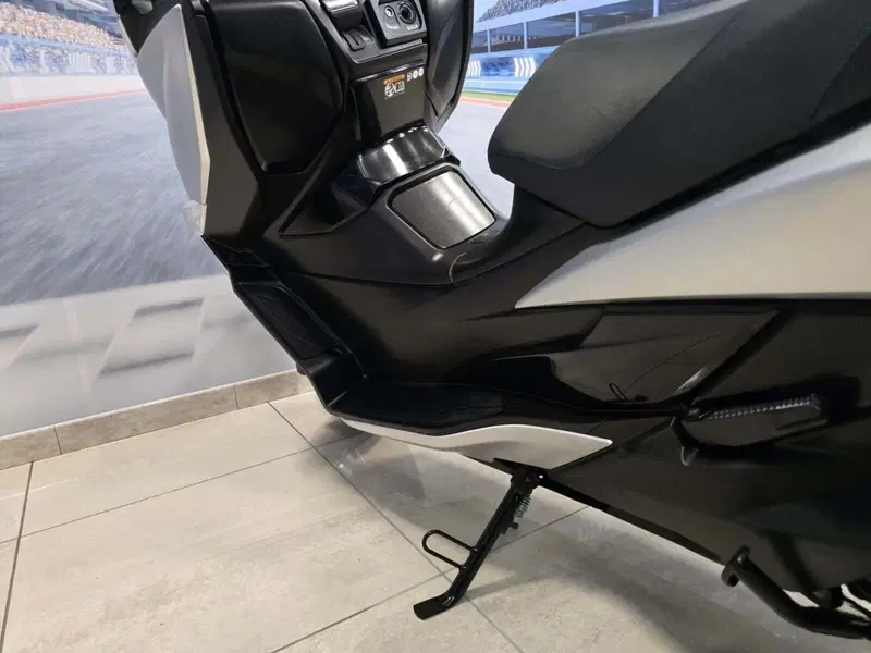 Suzuki Burgman 400 (2022 - 24) (11)