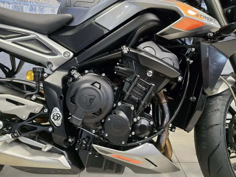 Triumph Street Triple 765 RS (2023 - 26) (18)
