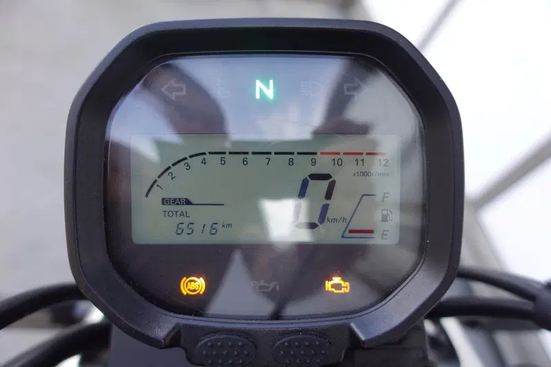 Voge Trofeo 300AC (2021 - 26) (4)