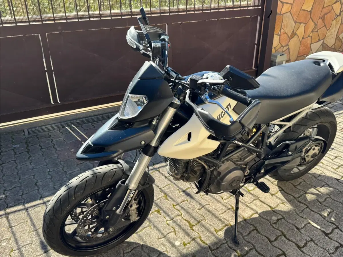 Ducati Hypermotard 796 (2012)
