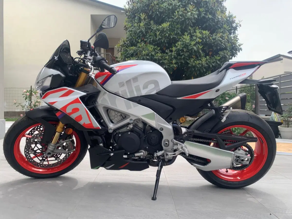 Aprilia Tuono V4 Factory Speed White (2023 - 24) (2)