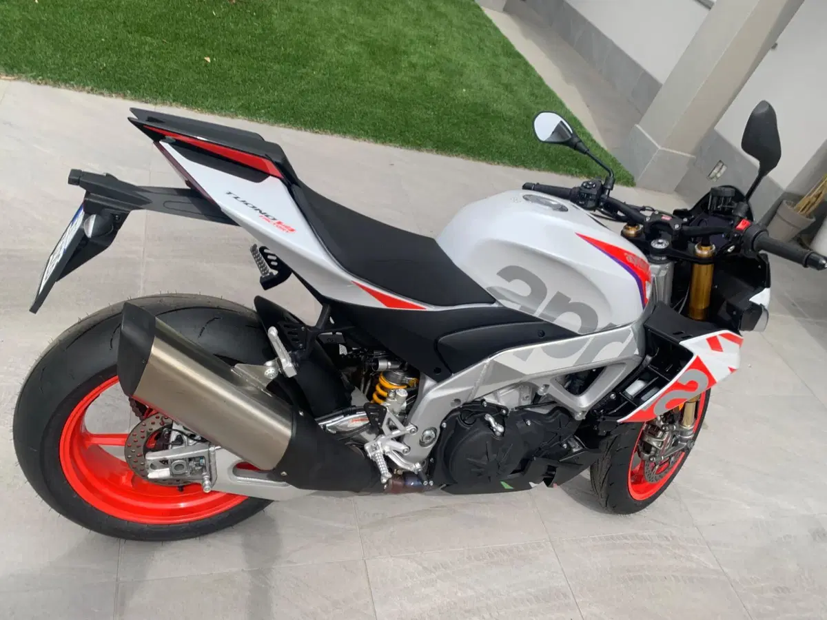 Aprilia Tuono V4 Factory Speed White (2023 - 24) (4)