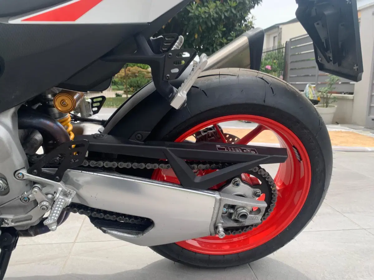 Aprilia Tuono V4 Factory Speed White (2023 - 24) (6)