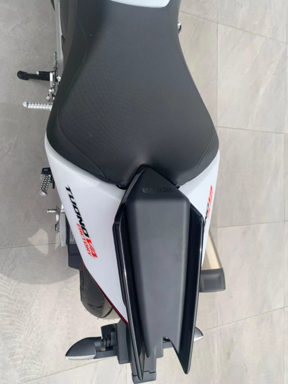 Aprilia Tuono V4 Factory Speed White (2023 - 24) (7)