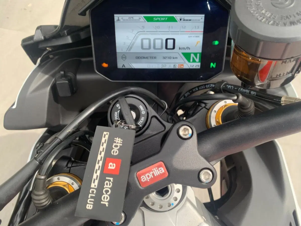 Aprilia Tuono V4 Factory Speed White (2023 - 24) (14)