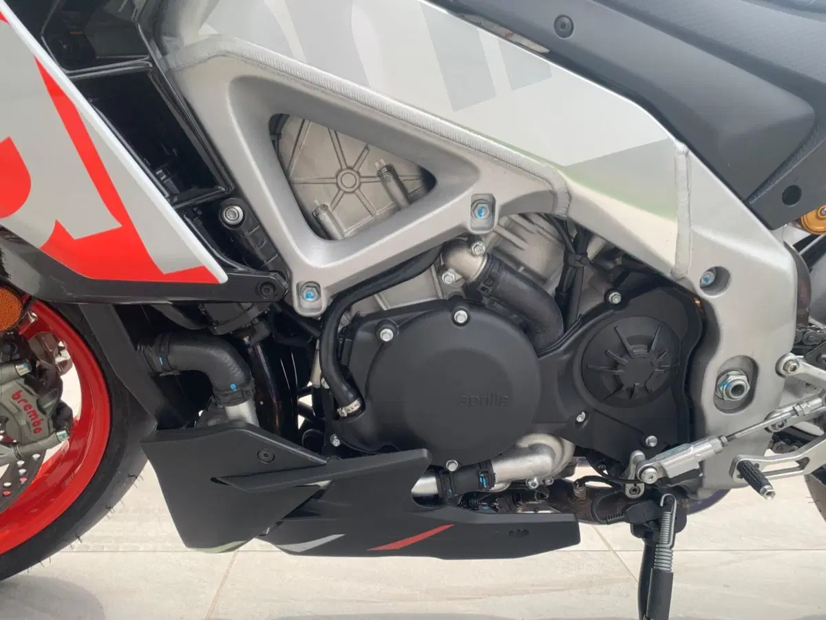 Aprilia Tuono V4 Factory Speed White (2023 - 24) (9)
