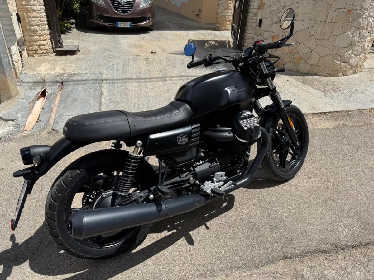 Moto Guzzi V7 III Stone Night Pack (2019 - 20) (2)
