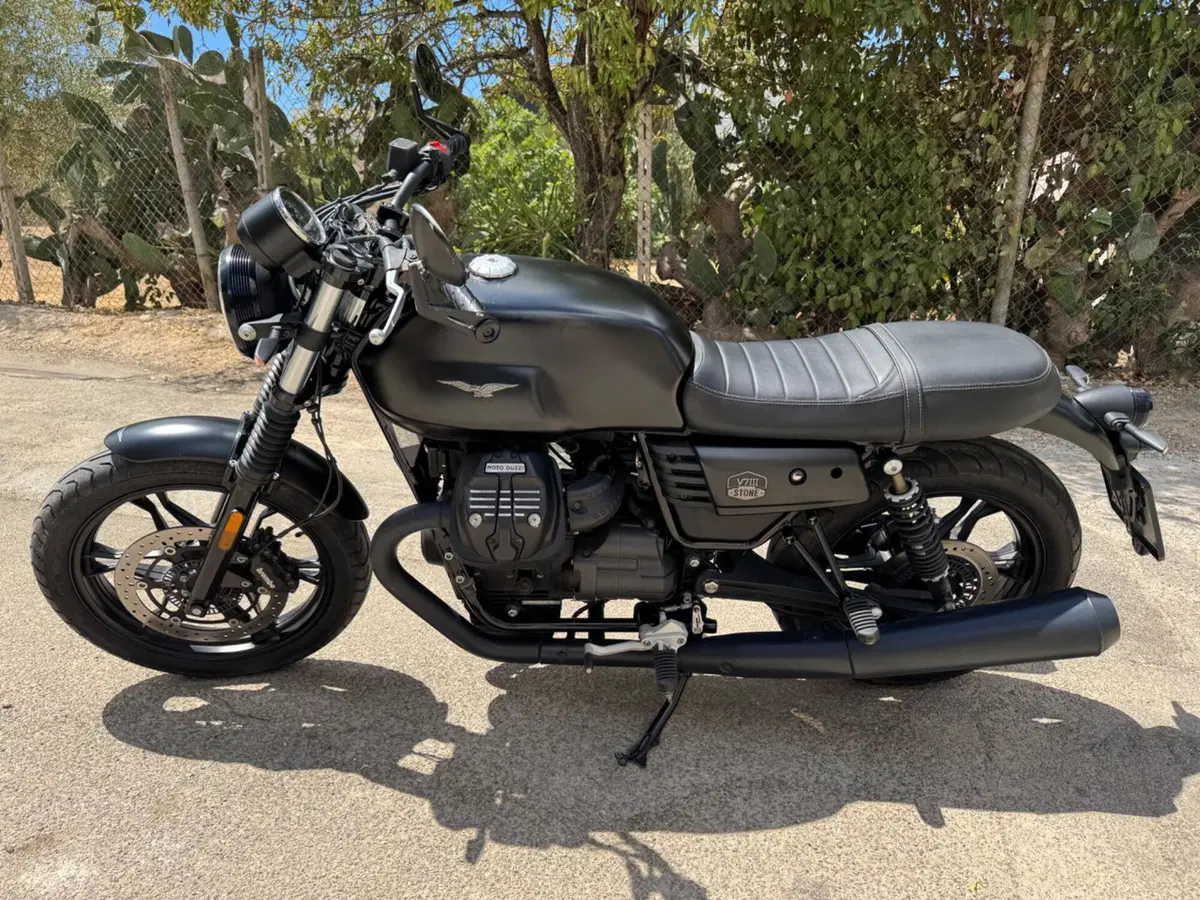 Moto Guzzi V7 III Stone Night Pack (2019 - 20) (4)