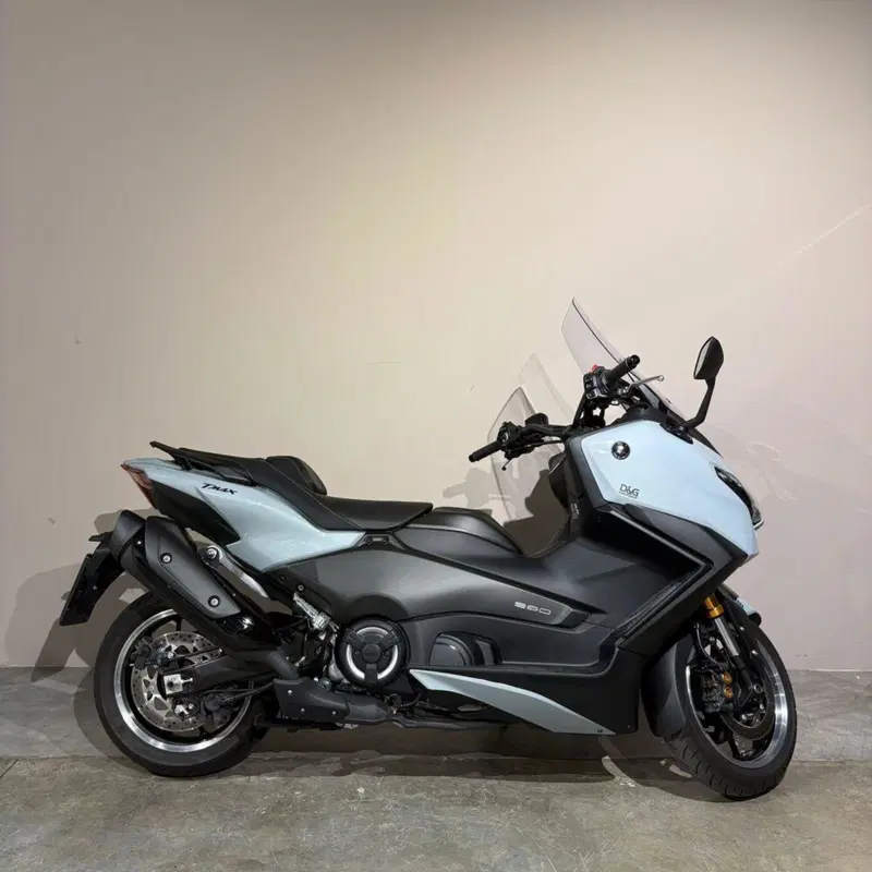 Yamaha T-Max 560 Tech Max (2025 - 26) (2)