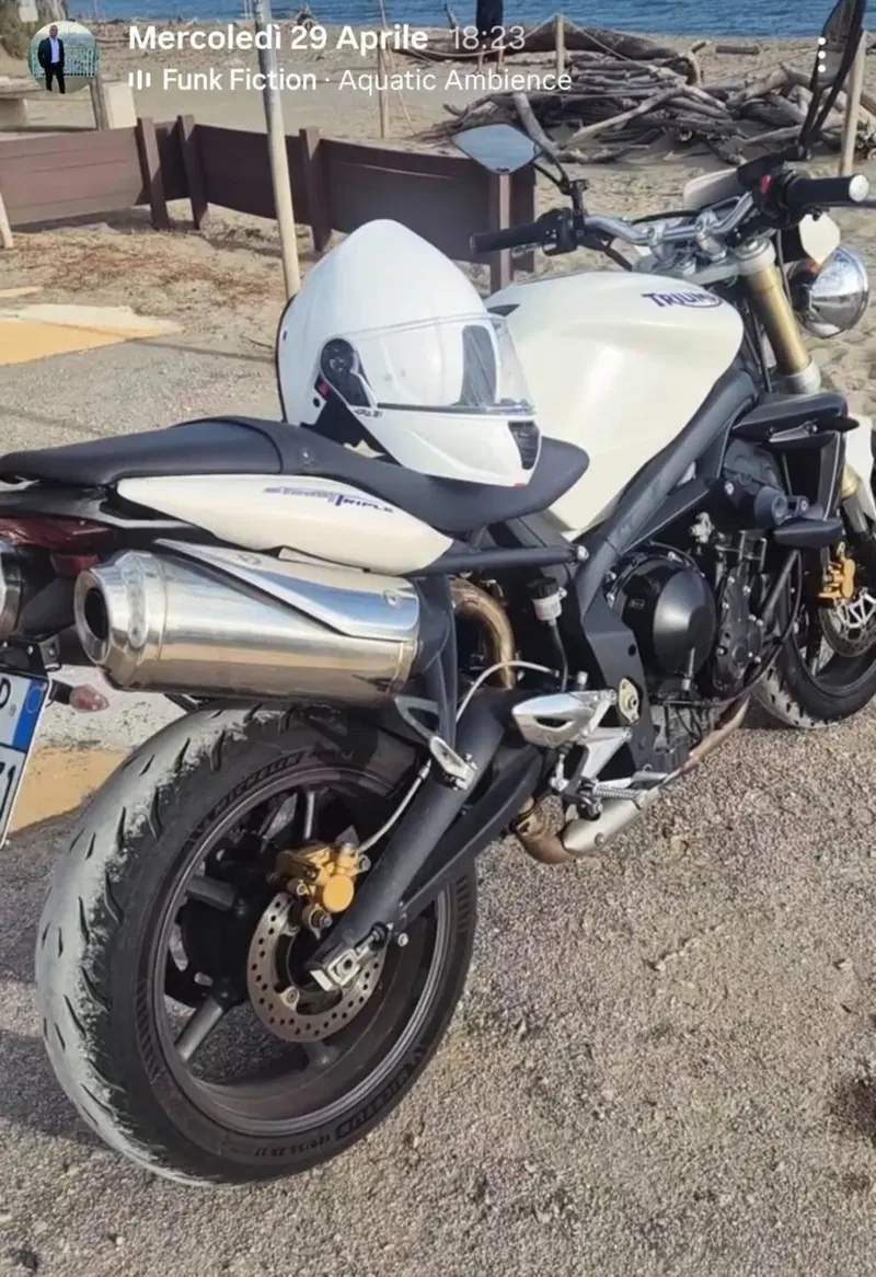 Triumph Street Triple (2007 - 12) (2)