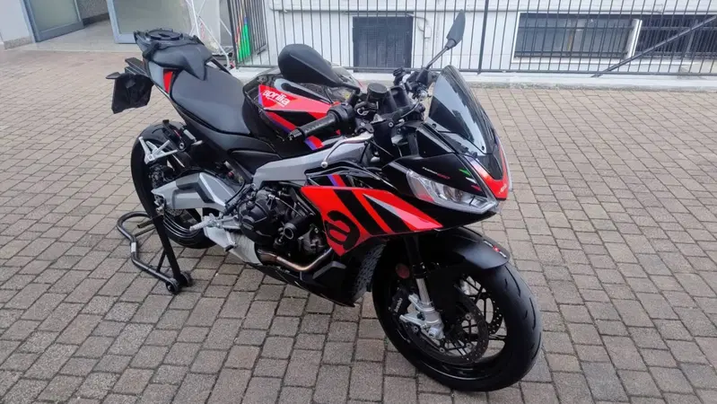 Aprilia Tuono 660 Factory (2022 - 24) (5)