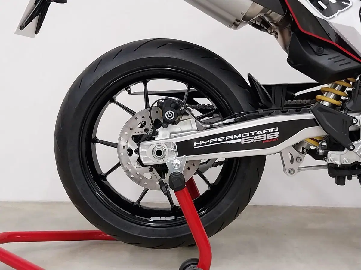 Ducati Hypermotard 698 Mono (2024 - 26) (7)