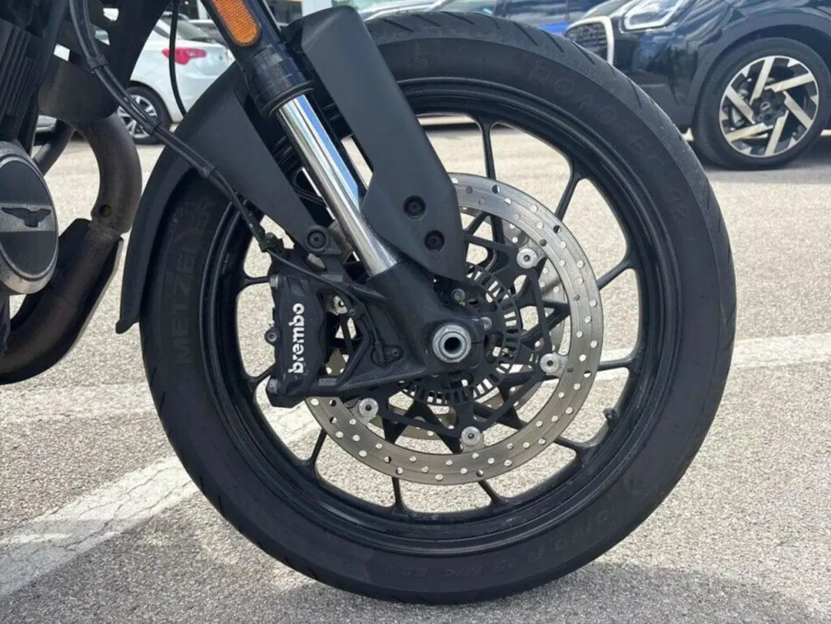 Moto Guzzi V85 Strada (2024 - 26) (7)