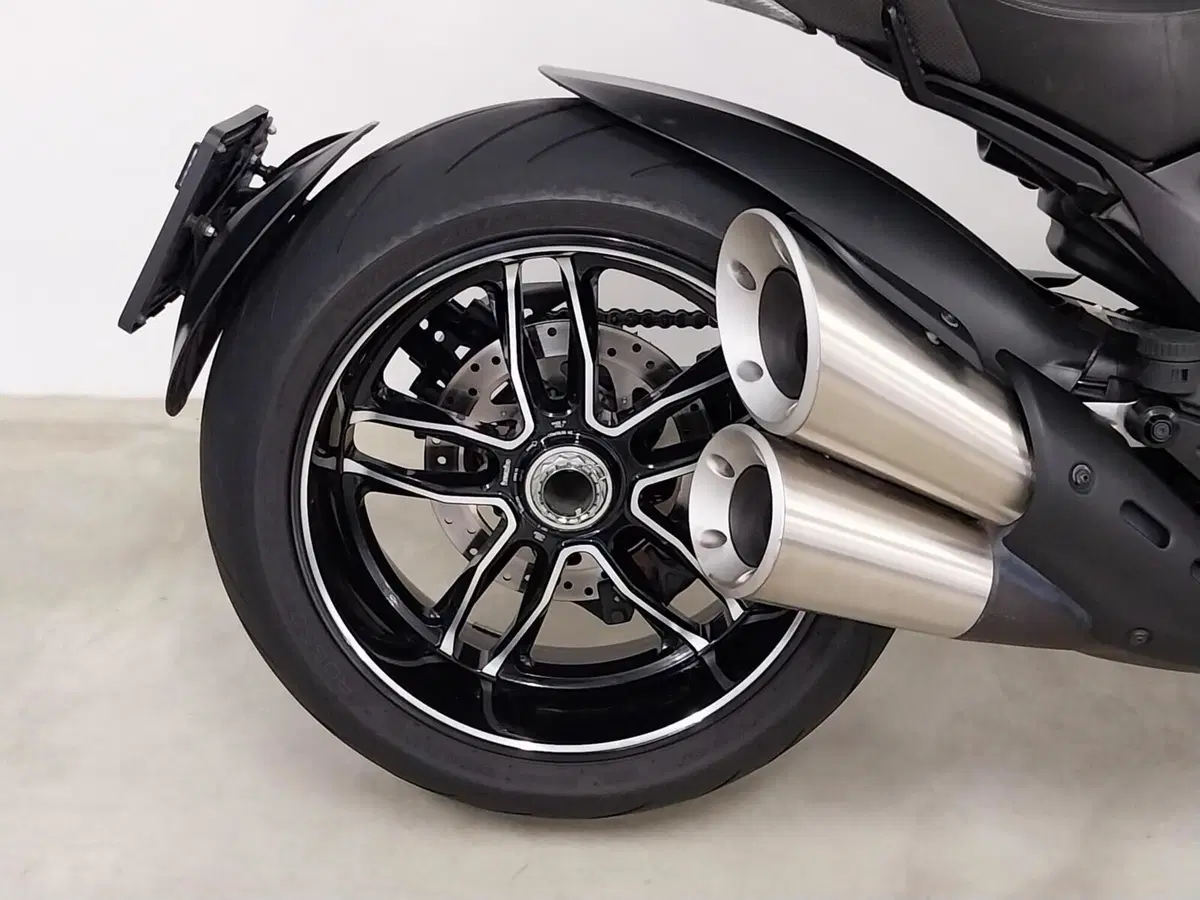 Ducati Diavel 1200 Carbon (2014 - 16) (6)