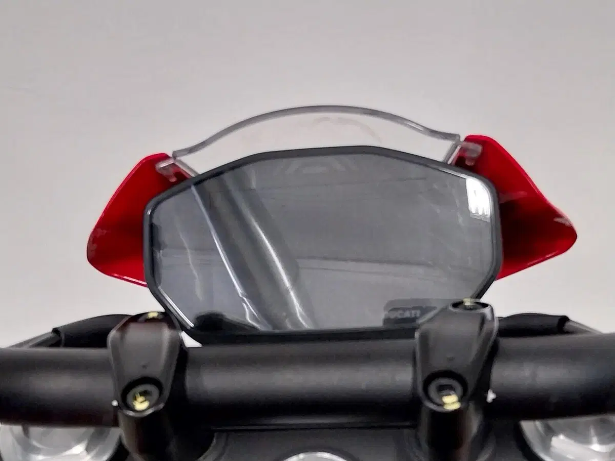 Ducati Monster 937 + (2021 - 25) (17)