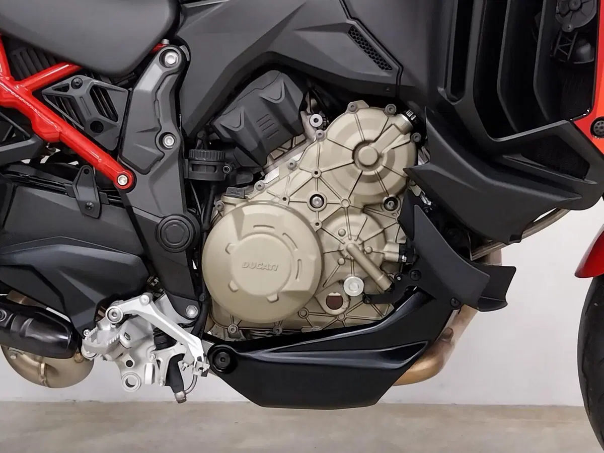 Ducati Multistrada V4 Pikes Peak (2021 - 24) (12)
