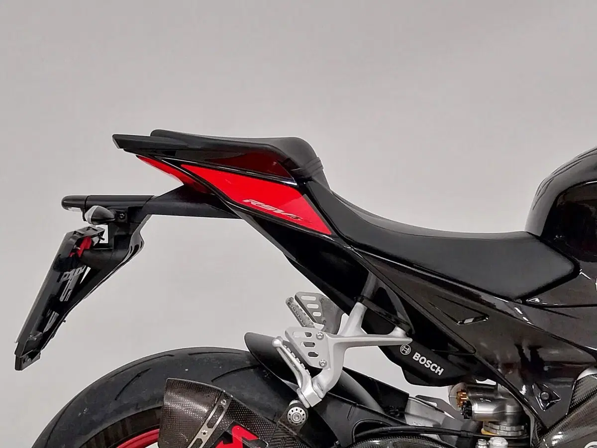Aprilia RSV4 RF (2017 - 19) (6)