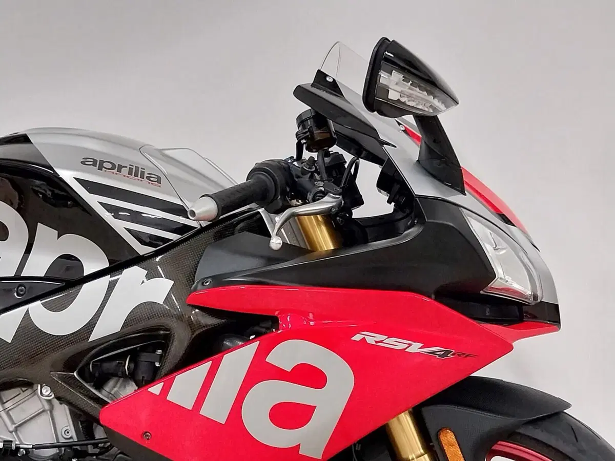 Aprilia RSV4 RF (2017 - 19) (7)