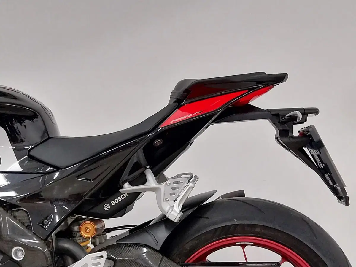 Aprilia RSV4 RF (2017 - 19) (9)