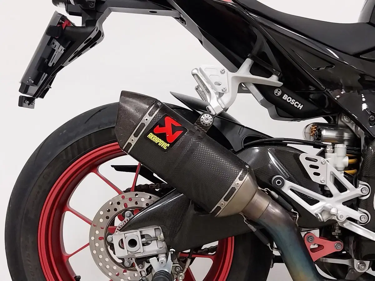 Aprilia RSV4 RF (2017 - 19) (11)