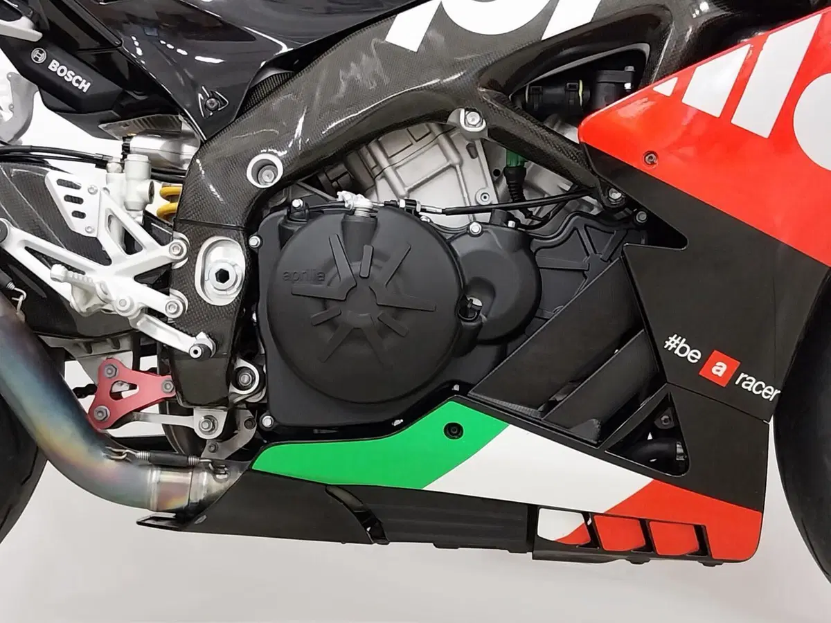Aprilia RSV4 RF (2017 - 19) (12)