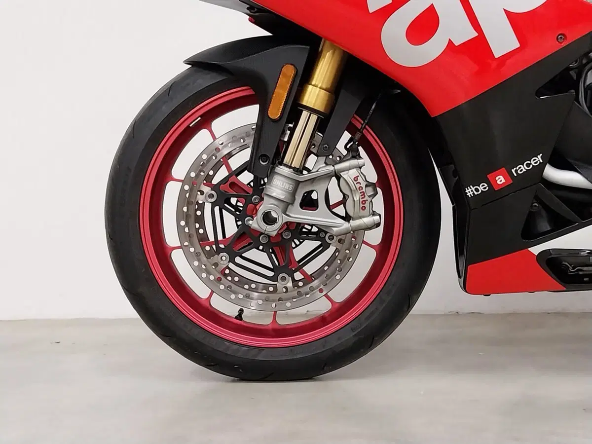 Aprilia RSV4 RF (2017 - 19) (14)