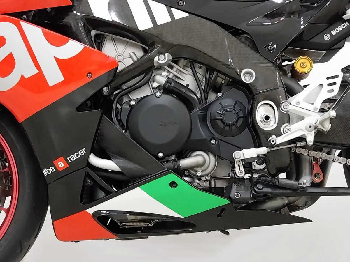 Aprilia RSV4 RF (2017 - 19) (15)
