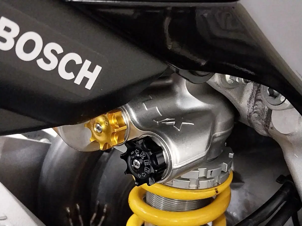 Aprilia RSV4 RF (2017 - 19) (16)