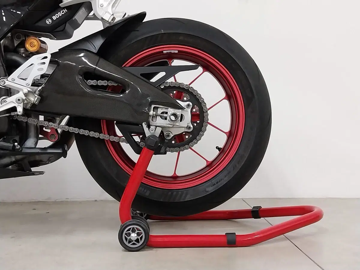 Aprilia RSV4 RF (2017 - 19) (17)