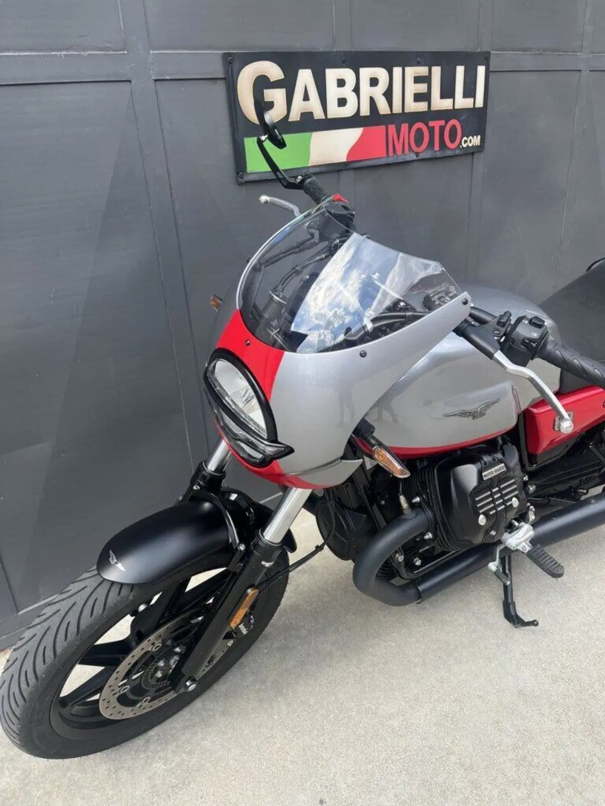 Moto Guzzi V7 Stone Corsa (2023 - 25) (2)