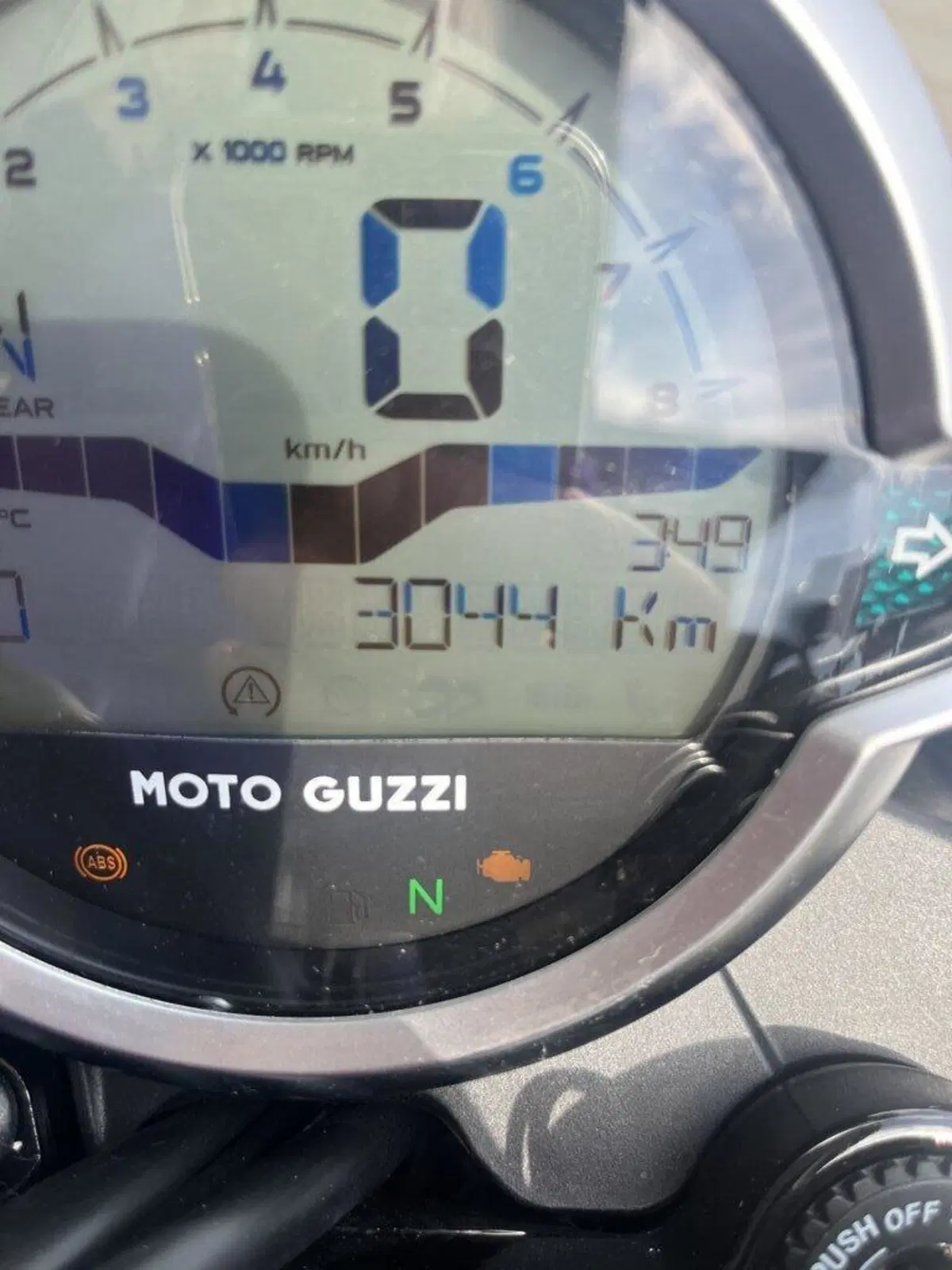 Moto Guzzi V7 Stone Corsa (2023 - 25) (4)