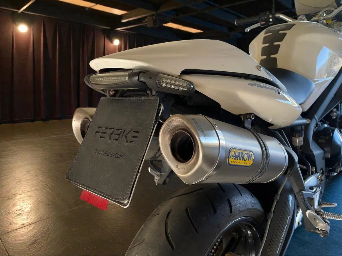 Triumph Street Triple (2007 - 12) (8)