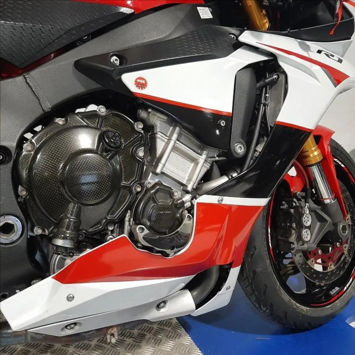 Yamaha YZF R1 (2015 - 16) (10)
